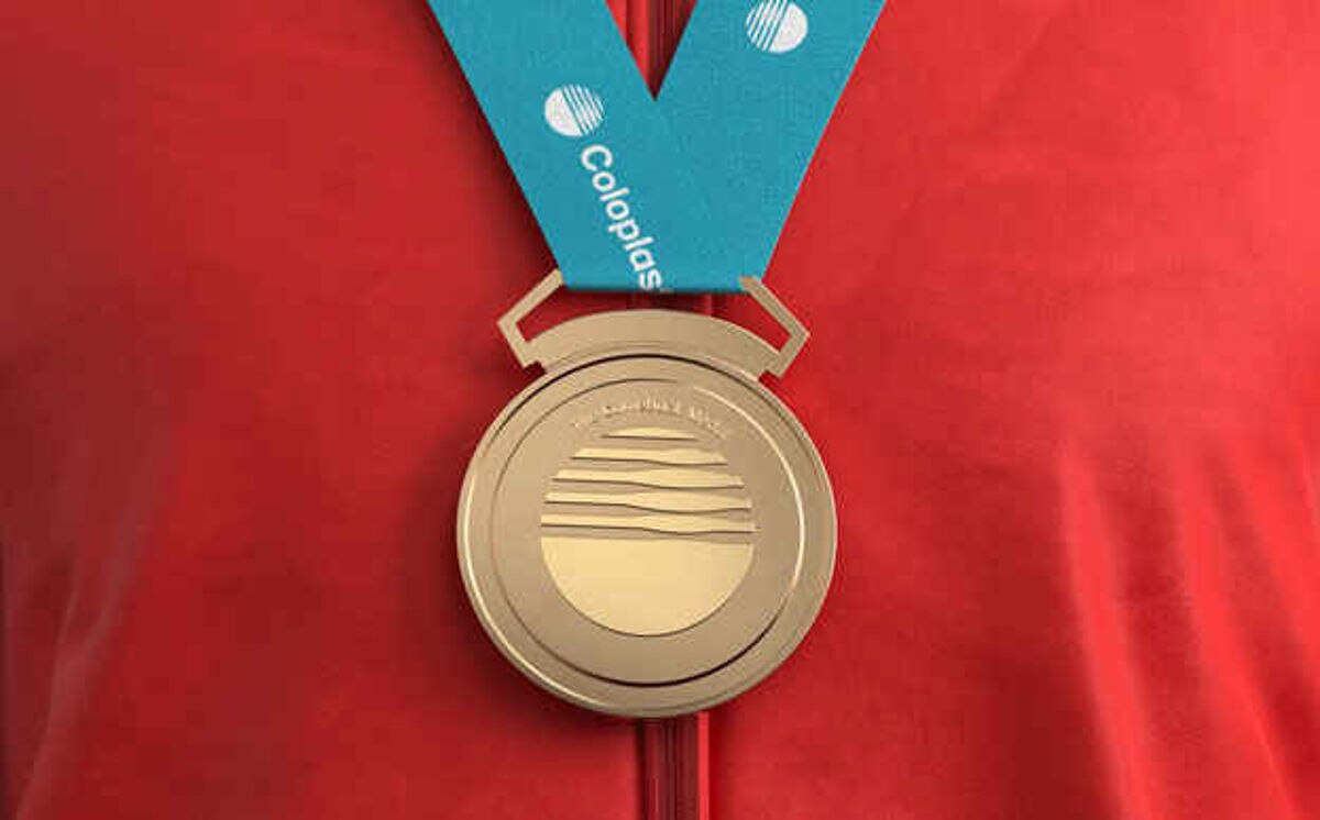 Die meisten Menschen warten etwa fünf bis sechs Jahre, bis sie diese Medaille gewinnen können.